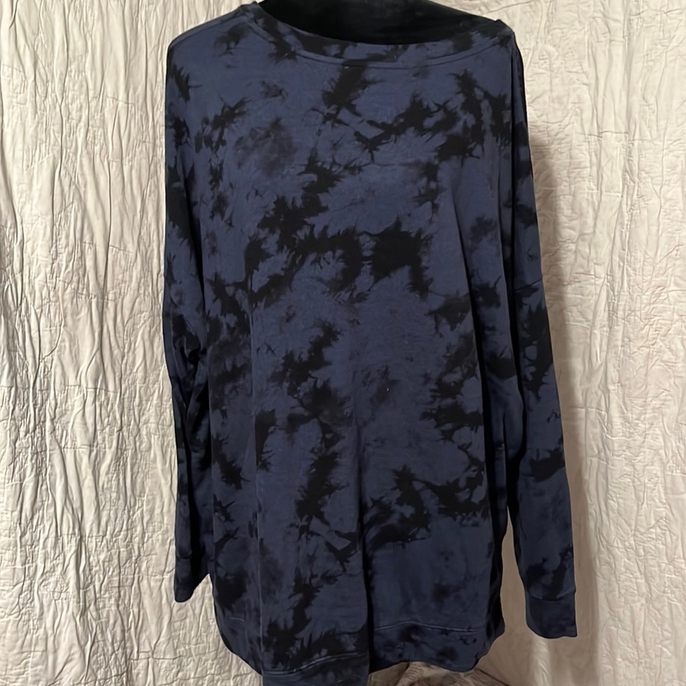 Sweatshirt. 2x